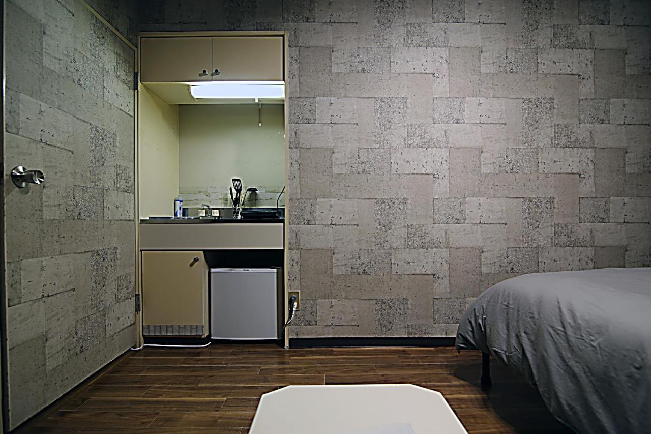 Kb House Shinjuku Double Free Poket Wifi!